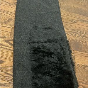 Black Scarf with fur🌸🌸